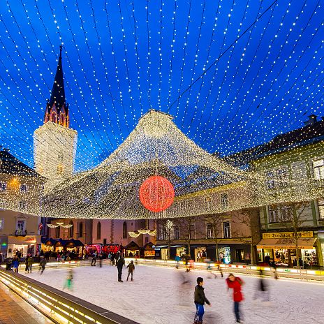 eislaufen-am-rathausplatz-1-original-region-villach-tourismus-gmbh-michael-stabentheiner-1