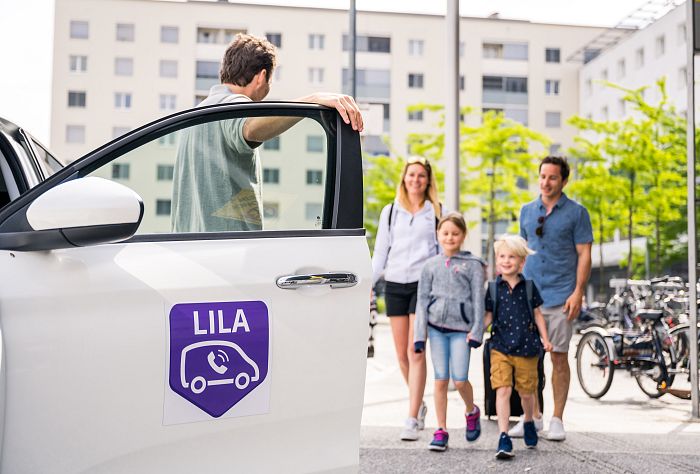 Lila Hauptbahnhof Familie 2