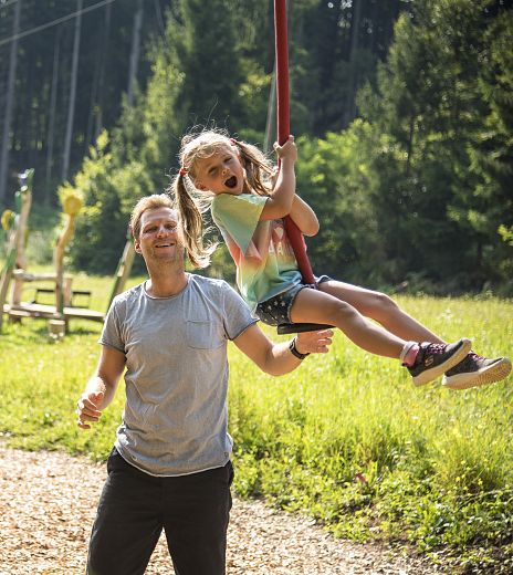 der-spielplatz-am-familienwanderweg-fuchsfaehrte-am-faaker-see-region-villach-tourismus-gmbh-franz-gerdl-2