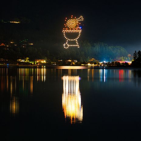 faakersee-harleytreffen24-drohnenshow-peterwaldhauser-3-1