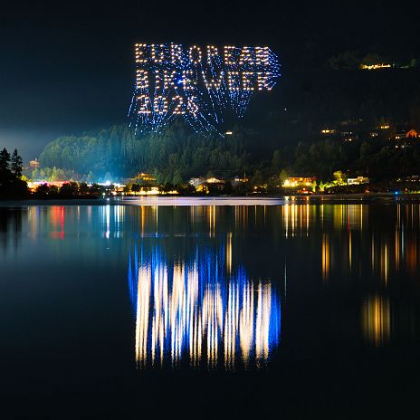 faakersee-harleytreffen24-drohnenshow-peterwaldhauser-7-1