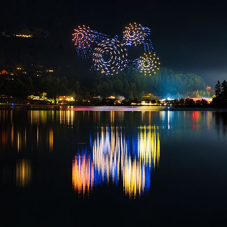 faakersee-harleytreffen24-drohnenshow-peterwaldhauser-8-1