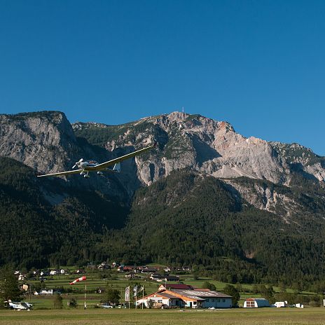 region-villach-tourismus-adrian-hipp-flugplatz-noetsch-1