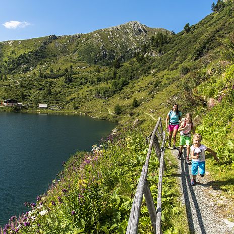 wandern-familienwandern-rund-um-den-falkertsee-falkert-nockberge-sommer-franz-gerdl-mbn-tourismus-1