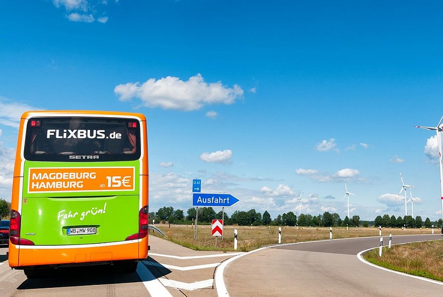 pixabay_loyloy_flixbus-2461656_1280