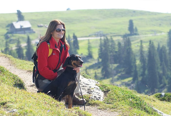 Wandern-mit-Hund-im-Naturpark-Dobratsch-1_Region-Villach-Tourismus-GmbH_Adrian-Hipp