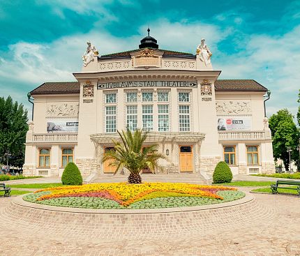 altstadt-zentrum-stadttheater-sommer-c-tourismus-region-klagenfurt-am-woerthersee-gmbh-maximilian-grosseck-2-4