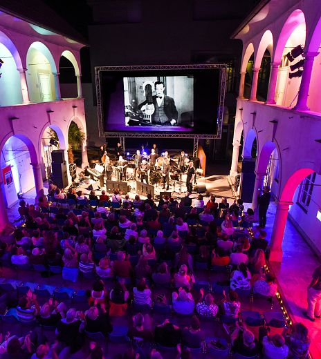 kinosommer-in-der-musikschule-villach-open-air-kino-2