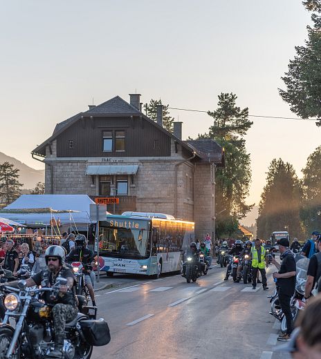 shuttle-bus-c-van-emmerik-2